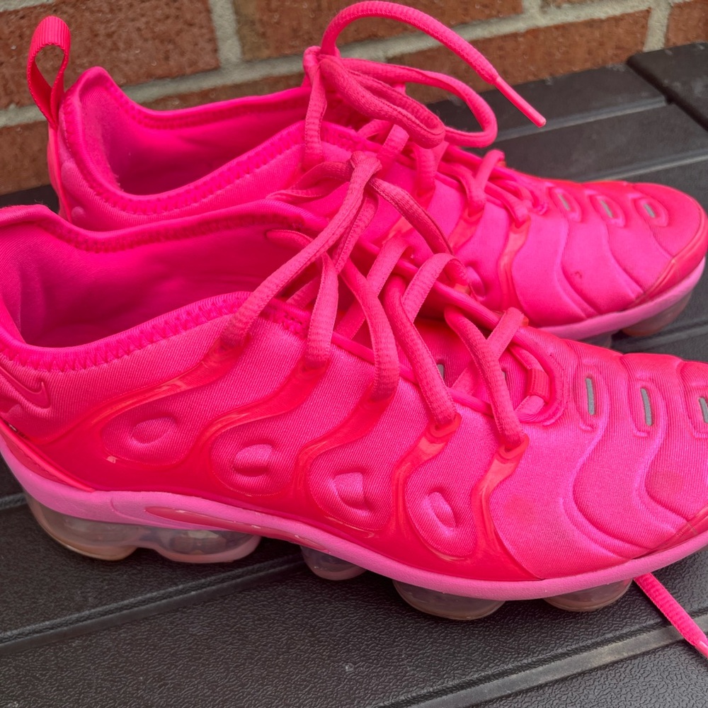 Nike Air Vapormax plus pink sneakers